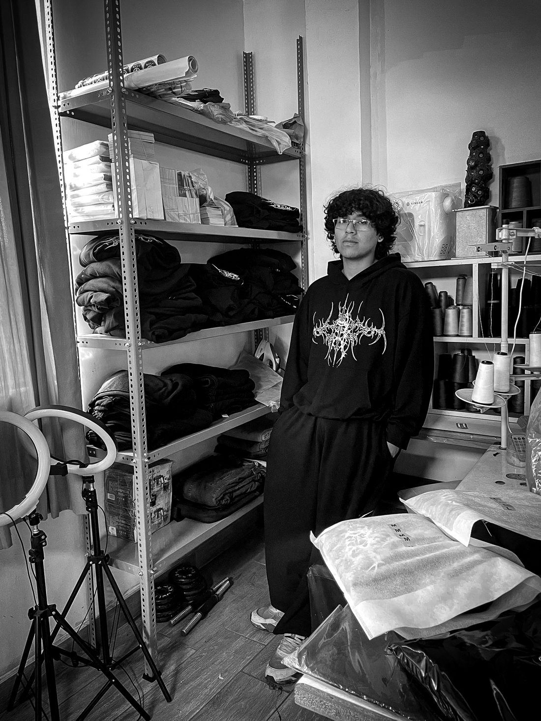 Matias Lozano en el taller de su marca, Snow New Wave